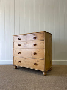An Antique English Pine Chest of Drawers/Dresser c1890