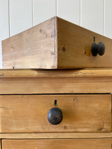 An Antique English Pine Chest of Drawers/Dresser c1890