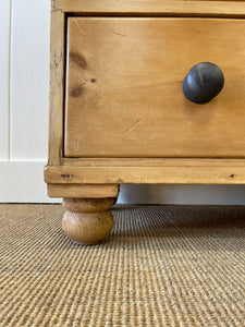 An Antique English Pine Chest of Drawers/Dresser c1890