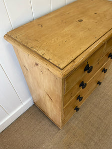 An Antique English Pine Chest of Drawers/Dresser c1890