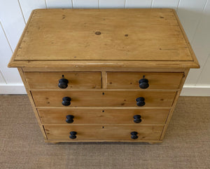 An Antique English Pine Chest of Drawers/Dresser c1890