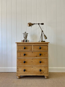 An Antique English Pine Chest of Drawers/Dresser c1890