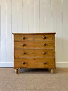 An Antique English Pine Chest of Drawers/Dresser c1890