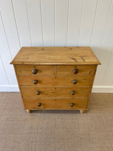 An Antique English Pine Chest of Drawers/Dresser c1890