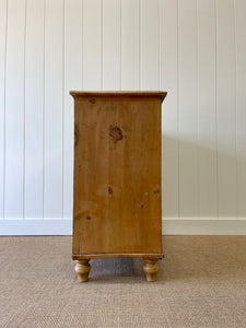 An Antique English Pine Chest of Drawers/Dresser c1890