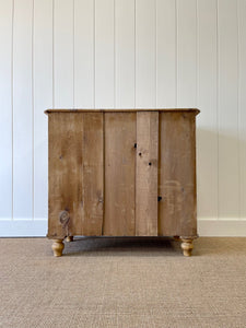 An Antique English Pine Chest of Drawers/Dresser c1890