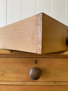 An Antique English Pine Chest of Drawers/Dresser c1890