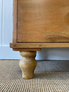 An Antique English Pine Chest of Drawers/Dresser c1890