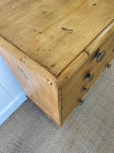 An Antique English Pine Chest of Drawers/Dresser c1890