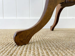 An Antique English Walnut Tilt-top Table c1800