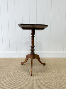 An Antique English Walnut Tilt-top Table c1800
