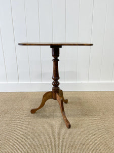 An Antique English Walnut Tilt-top Table c1800