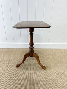 An Antique English Walnut Tilt-top Table c1800
