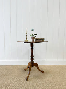 An Antique English Walnut Tilt-top Table c1800