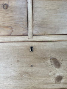 An Antique English Pine Chest of Drawers Dresser with Wooden Knobs c1880