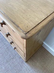 An Antique English Pine Chest of Drawers Dresser with Wooden Knobs c1880