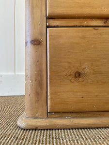An Antique Pine Chest of Drawers/Dresser c1890
