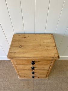 An Antique Pine Chest of Drawers/Dresser c1890