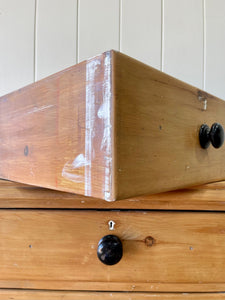 An Antique Pine Chest of Drawers/Dresser c1890