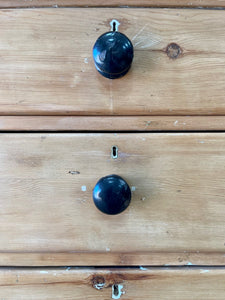 An Antique Pine Chest of Drawers/Dresser c1890