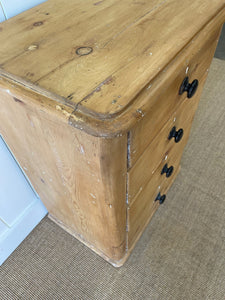 An Antique Pine Chest of Drawers/Dresser c1890