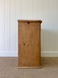 An Antique Pine Chest of Drawers/Dresser c1890