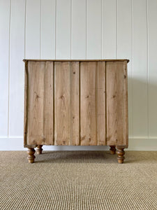 An Antique English Pine Chest of Drawers/Dresser c1890