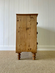 An Antique English Pine Chest of Drawers/Dresser c1890