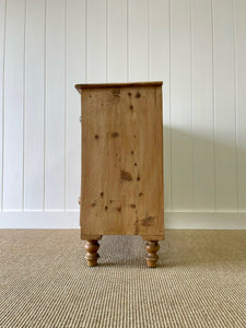 An Antique English Pine Chest of Drawers/Dresser c1890