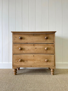 An Antique English Pine Chest of Drawers/Dresser c1890