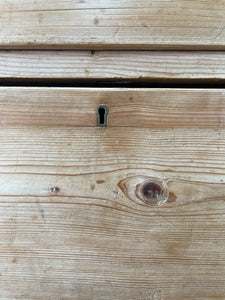 An Antique English Pine Chest of Drawers/Dresser c1890
