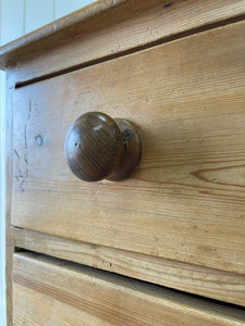 An Antique English Pine Chest of Drawers/Dresser c1890