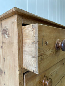 An Antique English Pine Chest of Drawers/Dresser c1890