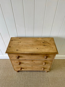 An Antique English Pine Chest of Drawers/Dresser c1890