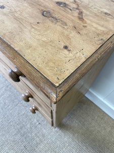 An Antique English Pine Chest of Drawers/Dresser c1890