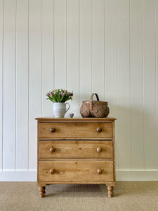 An Antique English Pine Chest of Drawers/Dresser c1890