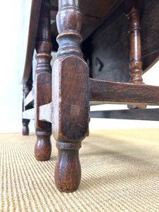 A Very Good Antique English Country Oak Drop Leaf Gate Leg Table c1800