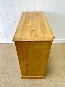 An Antique English Pine Chest of Drawers/Dresser with Dark Knob Hardware c1890