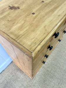 An Antique English Pine Chest of Drawers/Dresser with Dark Knob Hardware c1890