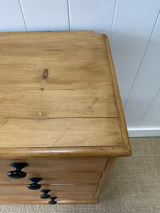 An Antique English Pine Chest of Drawers/Dresser with Dark Knob Hardware c1890