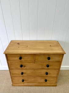 An Antique English Pine Chest of Drawers/Dresser with Dark Knob Hardware c1890