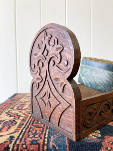 An English Late 19th Century Moveable Oak Bookshelf