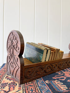 An English Late 19th Century Moveable Oak Bookshelf