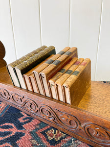 An English Late 19th Century Moveable Oak Bookshelf