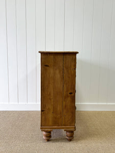 An Antique English Pine Chest of Drawers Dresser with Dark Wooden Knobs