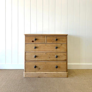 A 19th Century English Chest of Drawers/Dresser