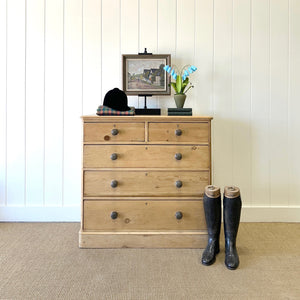 A 19th Century English Chest of Drawers/Dresser