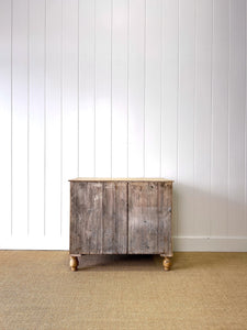 A 19th Century English Pine Chest of Drawers/Dresser with Tulip Feet