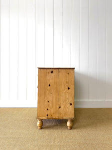 A 19th Century English Pine Chest of Drawers/Dresser with Tulip Feet