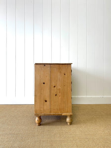 A 19th Century English Pine Chest of Drawers/Dresser with Tulip Feet
